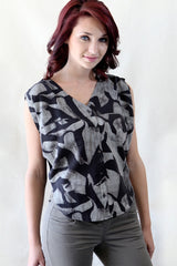 line + dot sleeveless print blouse